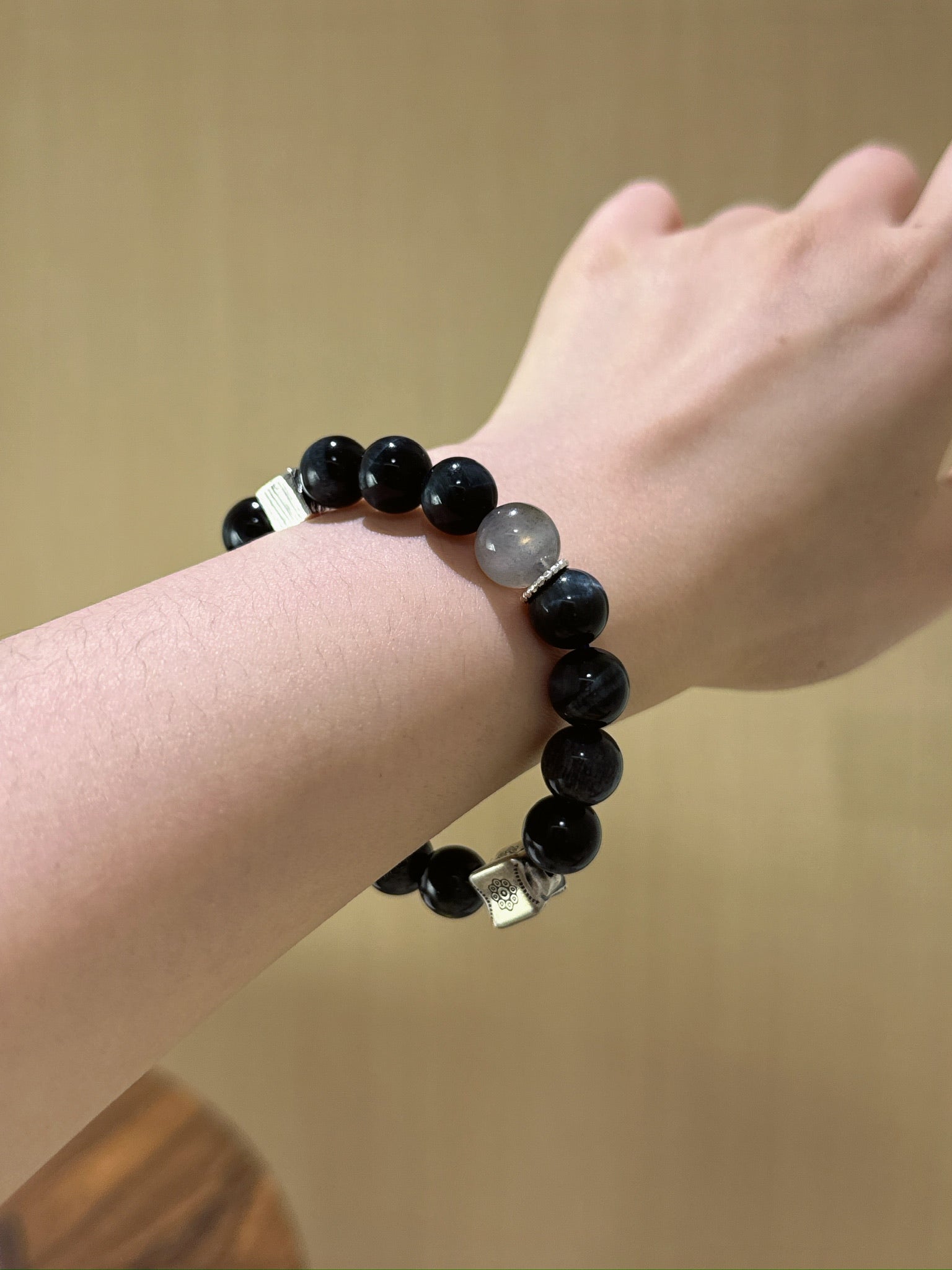 ▫️▪️ Blue tiger eye gray moonlight bracelet